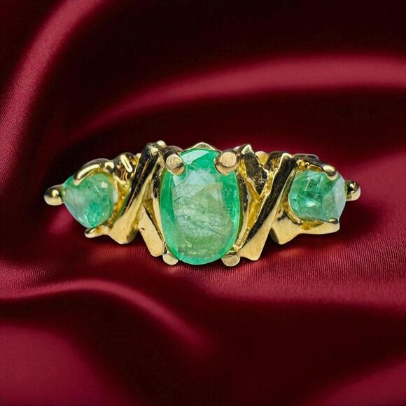 VINTAGE- 10K Gold Natural Colombian Emerald Ring- Size 5-Three Stone Ring -2.3g - Picture 1 of 16